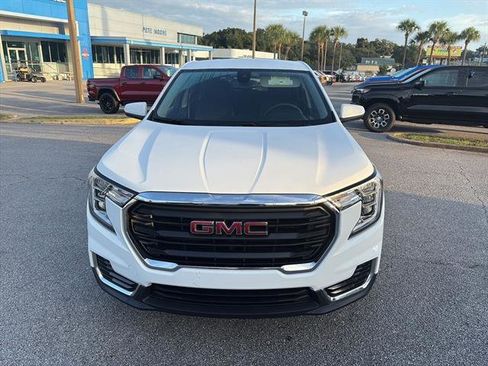 Certified 2024 GMC Terrain SLE image 2