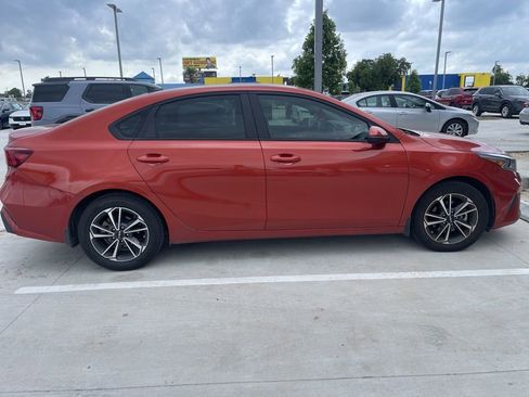 Used 2023 Kia Forte LXS w/ LXS Technology Package FWD image 4