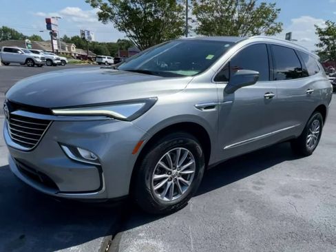 Used 2023 Buick Enclave Essence FWD image 4
