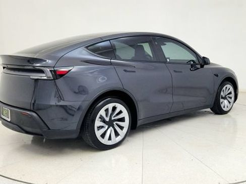 Used 2026 Tesla Model Y Long Range RWD image 10