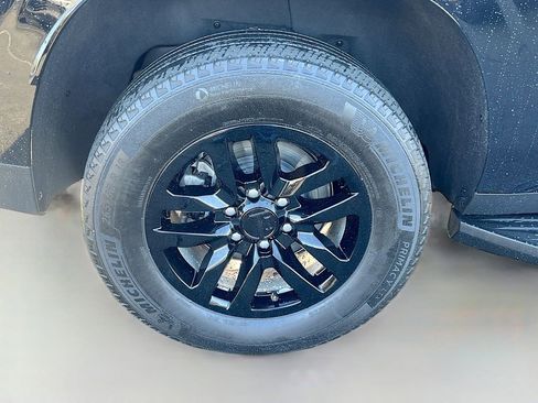 Used 2024 Chevrolet Suburban LT AWD/4WD image 41