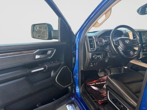 Used 2019 RAM 1500 Laramie AWD/4WD image 11