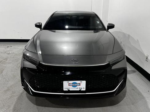 Used 2023 Toyota Crown XLE image 9