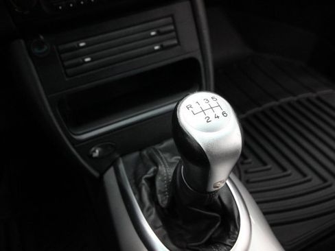 Used 2004 Porsche 911 Carrera 4S image 32