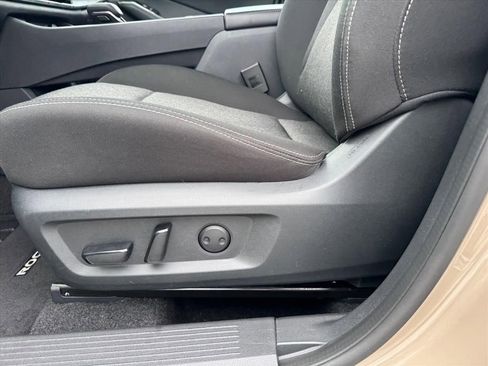 Certified 2025 Nissan Rogue SV AWD/4WD image 15