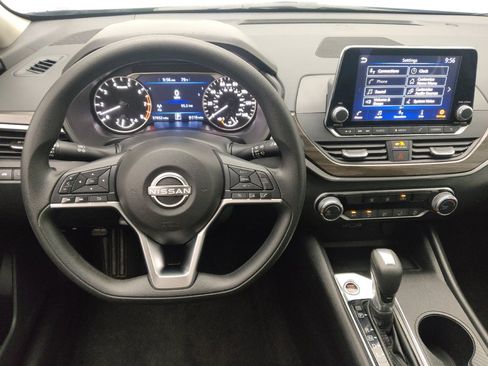 Used 2025 Nissan Altima 2.5 SV FWD image 22