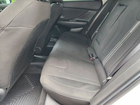 Used 2025 Hyundai Elantra SEL image 30