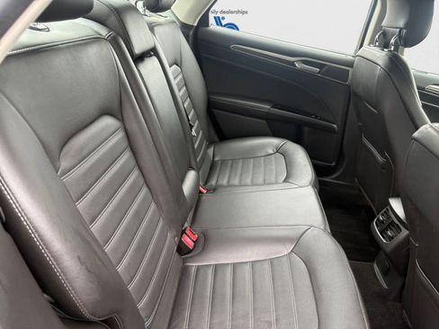 Used 2015 Ford Fusion SE w/ Equipment Group 202A FWD image 19