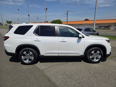 Used 2025 Honda Pilot EX-L image 5