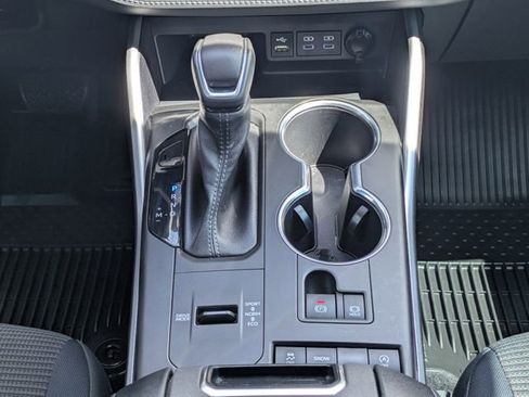 Used 2022 Toyota Highlander LE FWD image 22