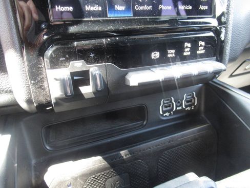 Used 2022 RAM 3500 Laramie AWD/4WD image 30