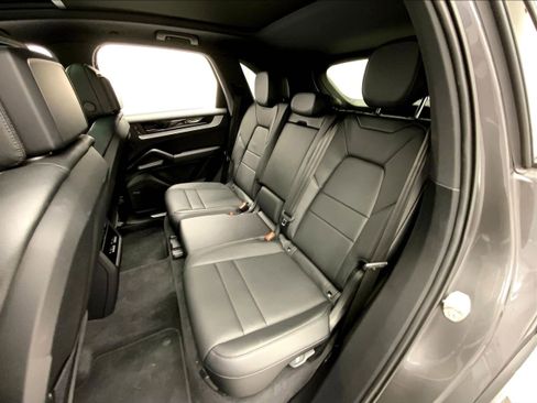 Used 2025 Porsche Cayenne image 23
