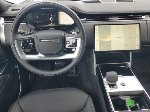 New 2025 Land Rover Range Rover Long Wheelbase SE image 19