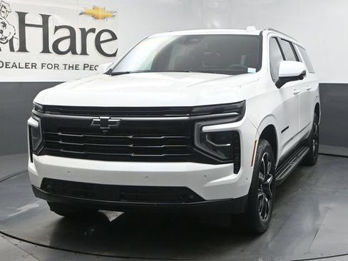 Used 2025 Chevrolet Suburban RST w/ Comfort Package AWD/4WD image 7