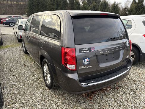 Used 2020 Dodge Grand Caravan SE image 3
