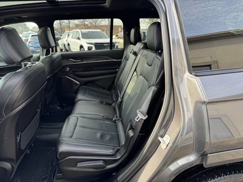 Used 2023 Jeep Grand Cherokee L Overland w/ MOPAR Finishing Package image 9