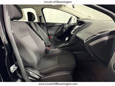 Used 2018 Ford Focus SE w/ Cold Weather Package FWD image 11