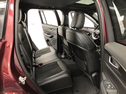 Used 2024 Jeep Grand Cherokee Altitude image 10