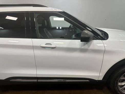 Used 2022 Ford Explorer XLT image 40