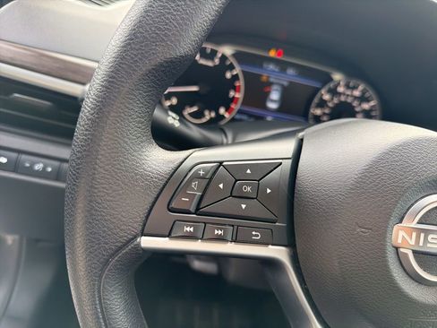 Used 2024 Nissan Altima 2.5 SV image 15