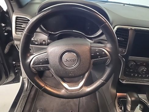 Used 2018 Jeep Grand Cherokee Altitude image 19