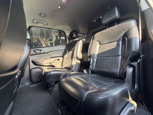 Used 2020 GMC Acadia SLE FWD image 16