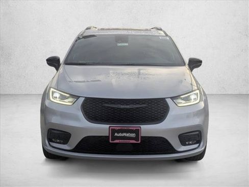 New 2026 Chrysler Pacifica Limited w/ S Appearance Package AWD/4WD image 6