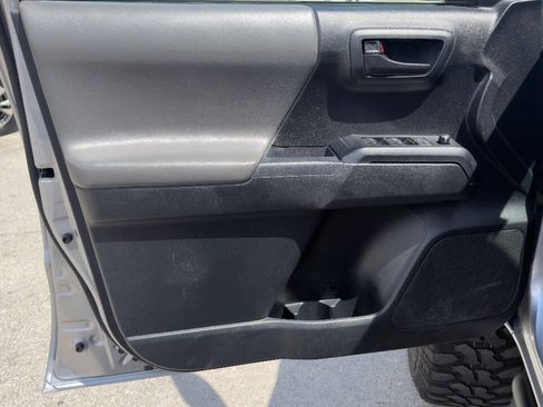 Used 2017 Toyota Tacoma SR w/ SR Convenience Package RWD image 16