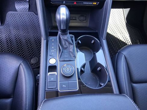 Used 2021 Volkswagen Atlas SEL AWD/4WD image 13