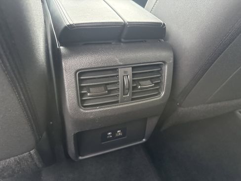 Used 2023 Nissan Rogue SV AWD/4WD image 15