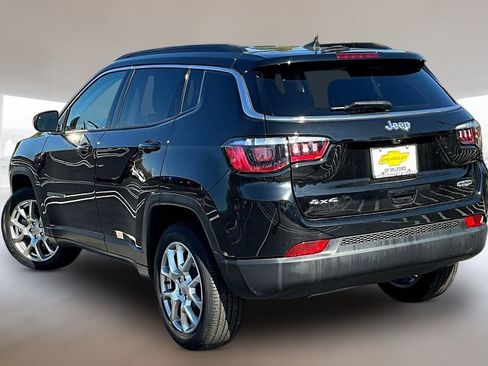 Used 2022 Jeep Compass Latitude image 4