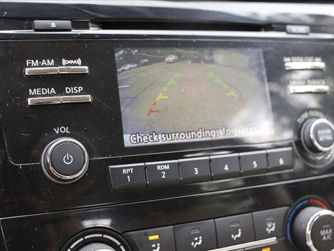 Used 2017 Nissan Rogue S AWD/4WD image 18