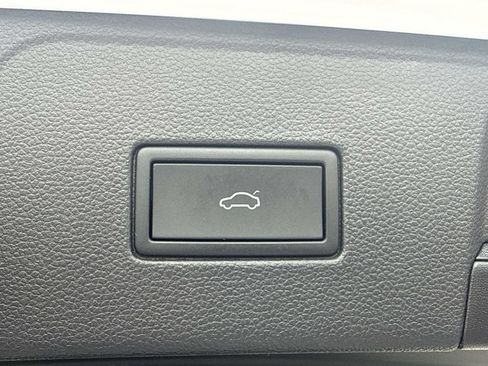 Used 2023 Volkswagen Atlas SE FWD image 31