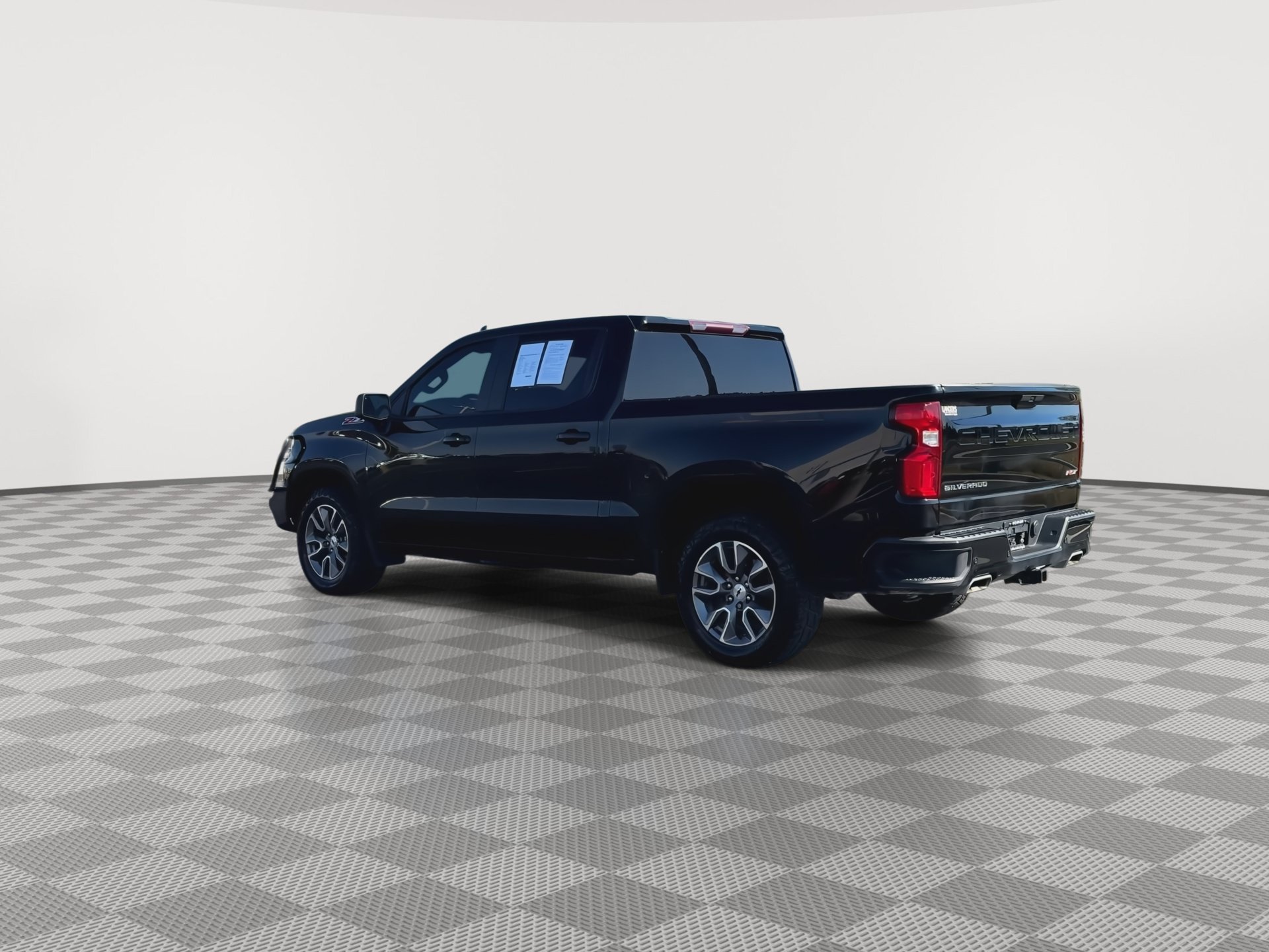 Certified 2022 Chevrolet Silverado 1500 RST AWD/4WD image 2