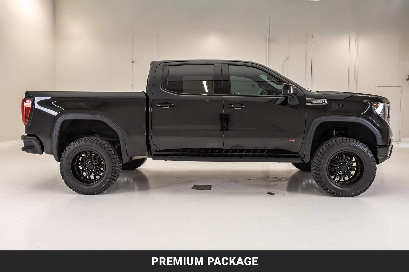 Used 2024 GMC Sierra 1500 AT4 w/ Technology Package AWD/4WD image 10