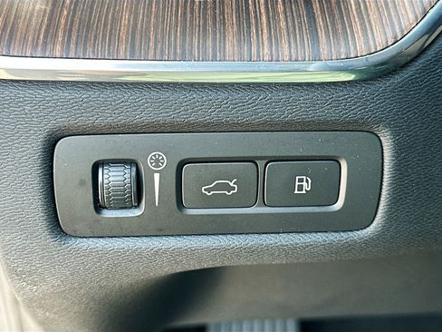 Used 2022 Volvo XC60 T8 Inscription Expression w/ Advanced Package image 10