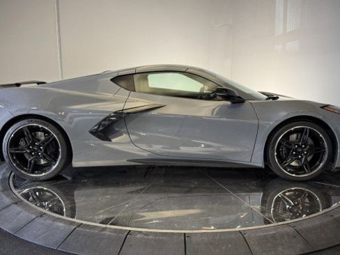 Used 2024 Chevrolet Corvette Stingray Premium Cpe w/ Z51 Performance Package RWD image 31
