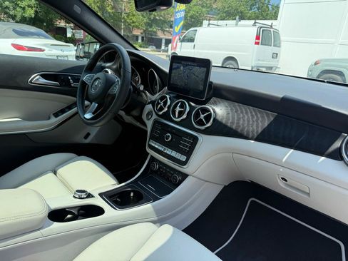Used 2019 Mercedes-Benz GLA 250 4MATIC image 30