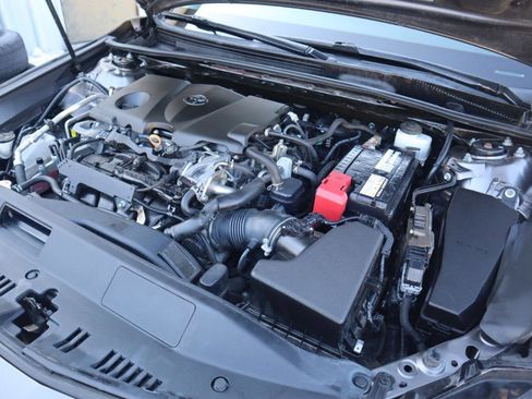 Used 2019 Toyota Camry SE w/ Carpet Mat Package image 27