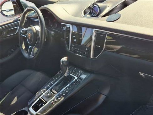 Used 2018 Porsche Macan AWD/4WD image 24