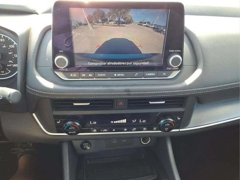 Used 2024 Nissan Rogue SV w/ SV Premium Package FWD image 15