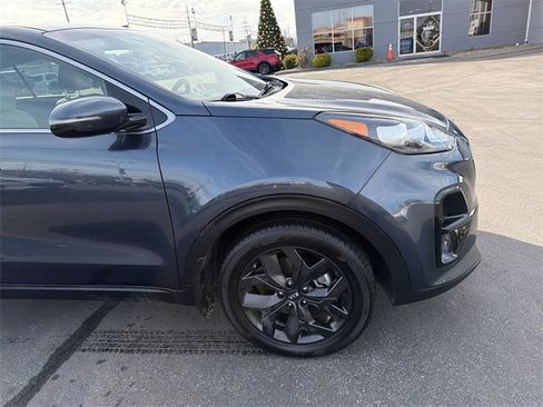 Used 2022 Kia Sportage LX w/ LX FWD Value Edition Package image 2