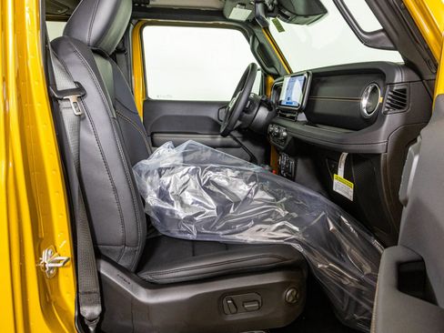 New 2026 Jeep Wrangler Unlimited Sahara AWD/4WD image 38
