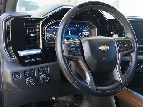 Certified 2022 Chevrolet Silverado 1500 High Country w/ Technology Package image 18