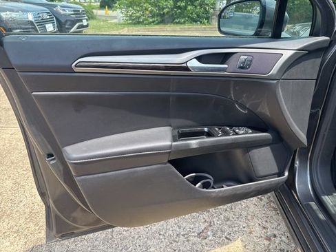 Used 2016 Ford Fusion SE w/ Equipment Group 202A FWD image 19
