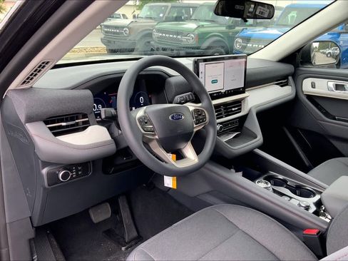 New 2026 Ford Explorer Active RWD image 8