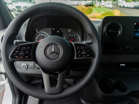 Used 2024 Mercedes-Benz Sprinter 3500 image 39