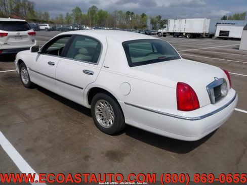 Used 1999 Lincoln Town Car Signature image 4
