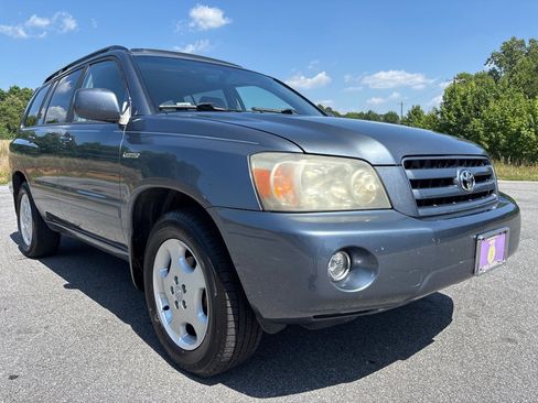 Used 2005 Toyota Highlander 2WD V6 w/ 3rd Row image 7