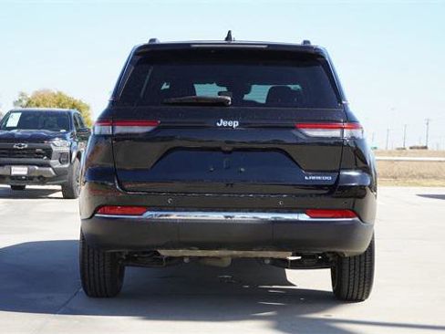 Certified 2023 Jeep Grand Cherokee Laredo w/ Luxury Tech Group I image 8